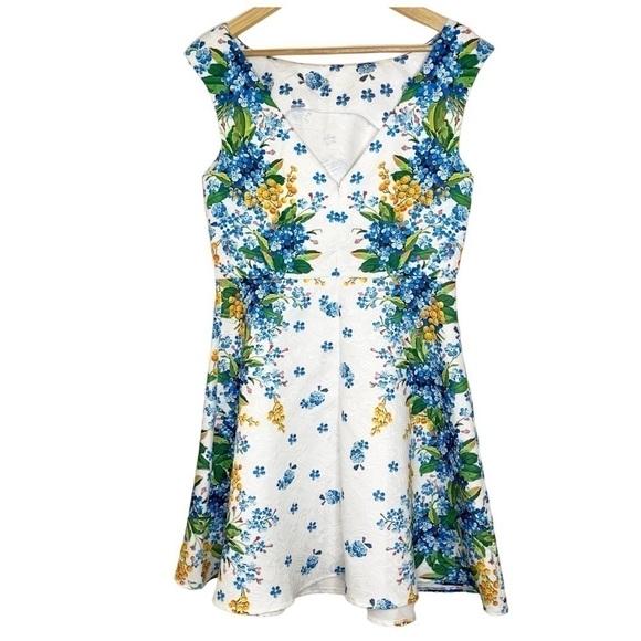 Molly Bracken White Textured Floral Fit & Flare Dress US M - Picture 3 of 8